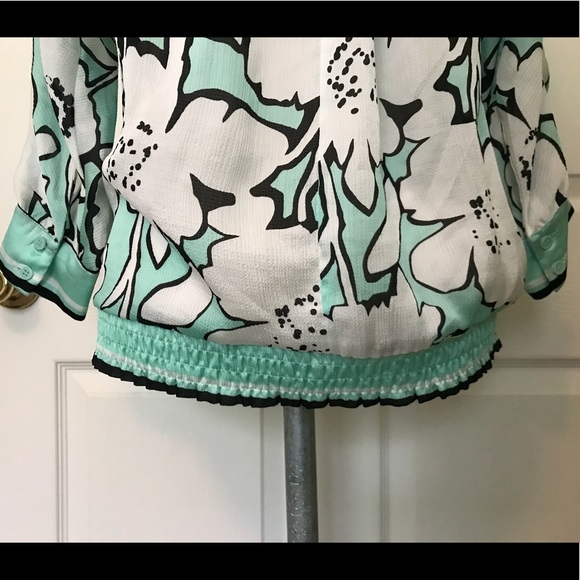 Pretty Flower Print Semi-Sheer Blouse - Picture 5 of 7